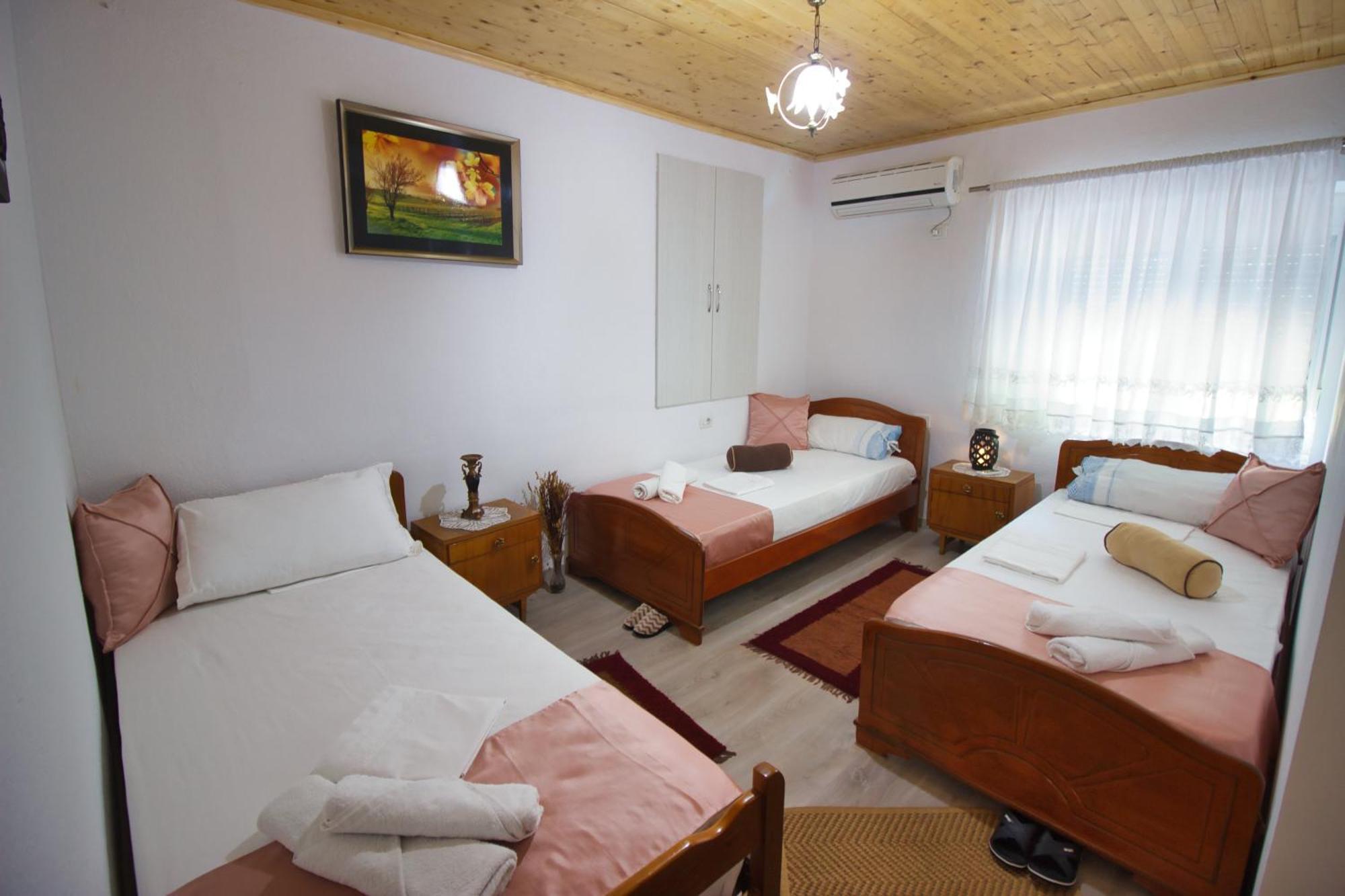 Guest House Denis Gjirokastër 外观 照片